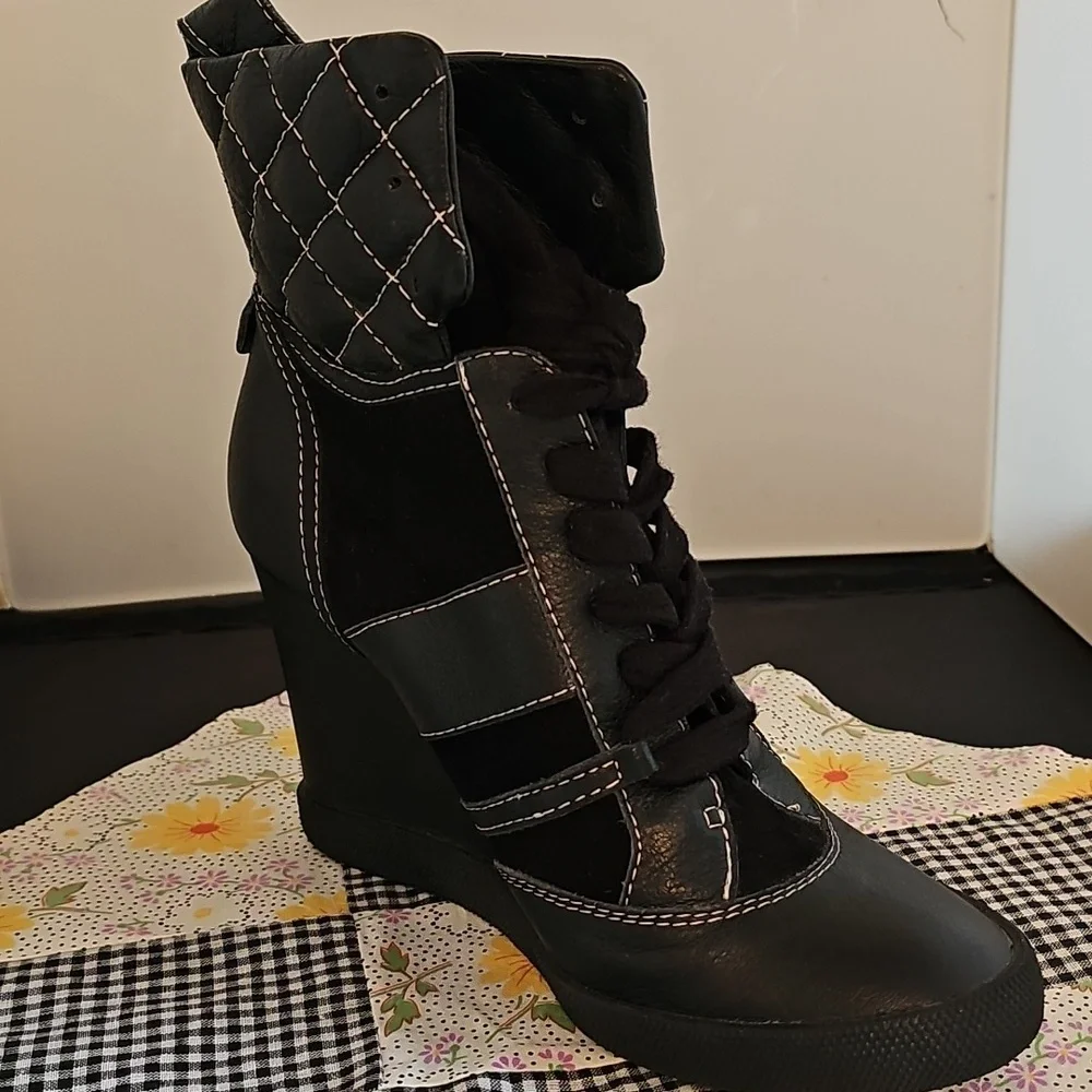 Chloé Black Quilted Leather High Top Wedge Sneakers Size 39 (approx US 8.5–9)